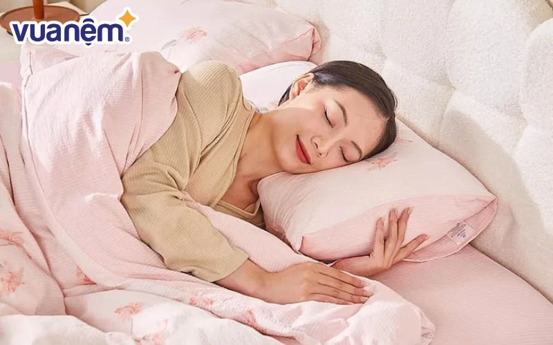 Sử dụng chăn ga gối đệm chất lượng để tạo môi trường ngủ thoải mái