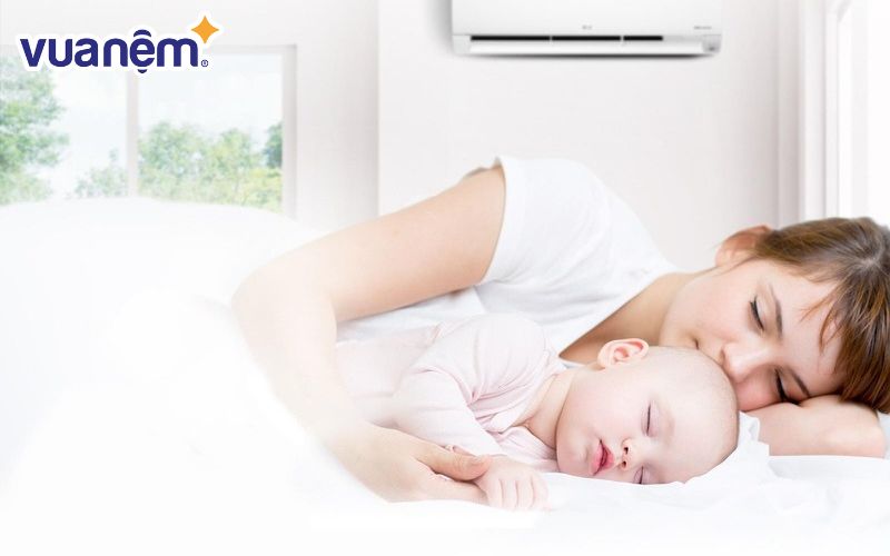 Sử dụng quạt, điều hòa là một trong những cách làm mát cho trẻ
