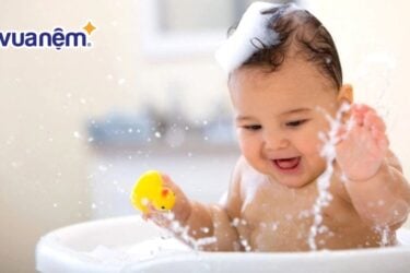 cách làm mát cho trẻ