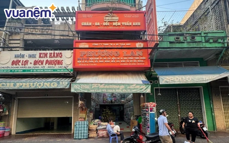 Cửa hàng bán nệm, phụ kiện giường ngủ Phương Lan