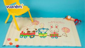 Có nên dùng tấm lót cao su cho bé không? Chọn loại nào tốt?