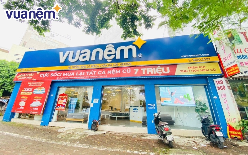 Nằm thử nệm Serta, iComfy tại cửa hàng Vua Nệm